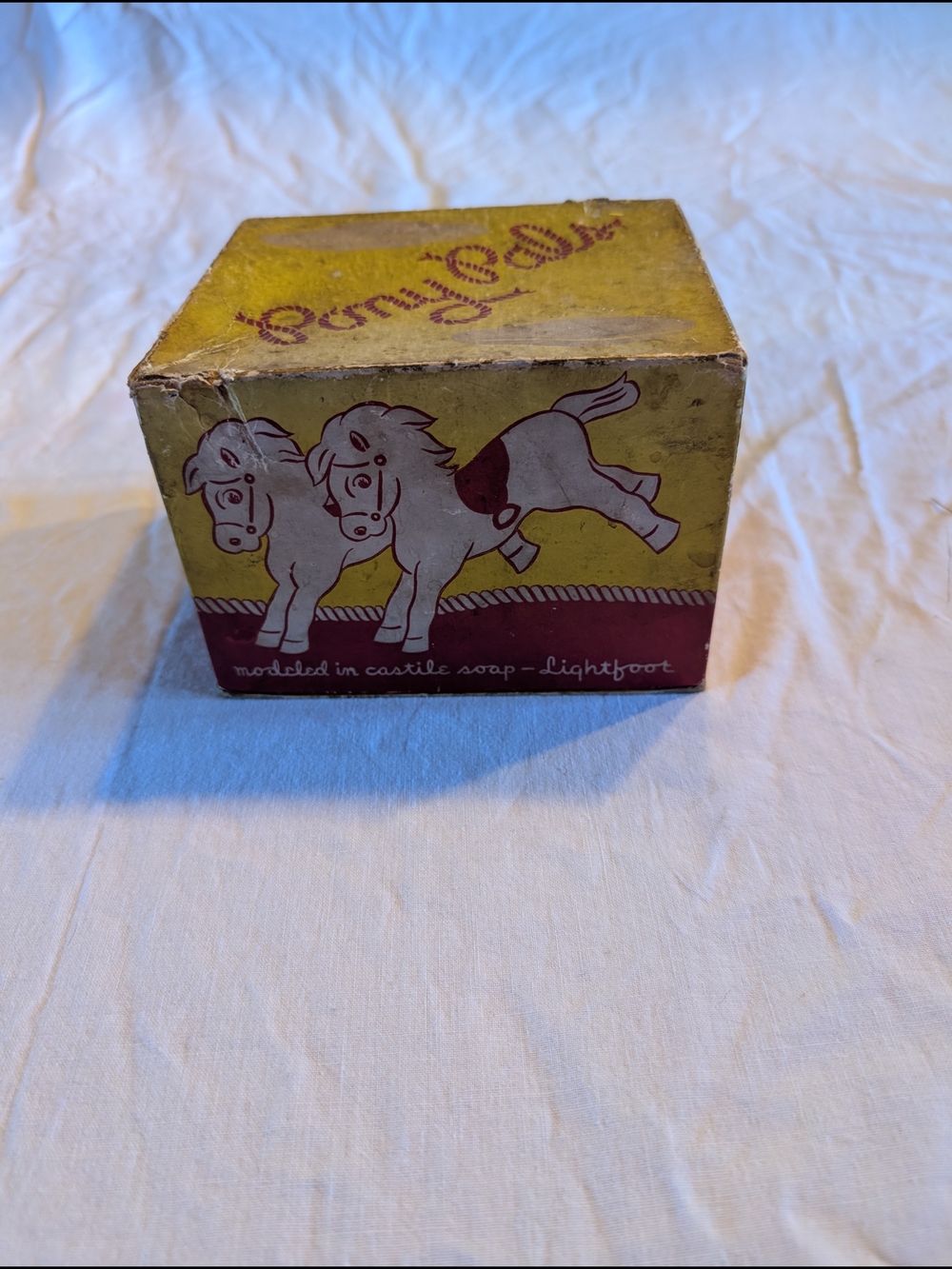 2/20$ Vintage White and Red Soap Pony  Figurines with Box - Picture 2 of 5